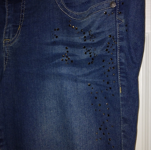 Torrid stretch jeans with rhinestones size 16 - Picture 2 of 7